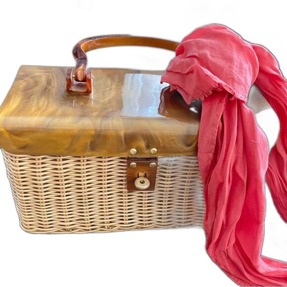 Handbags - Beautiful Vintage Rattan (looks) handbag      "VINTAGE"